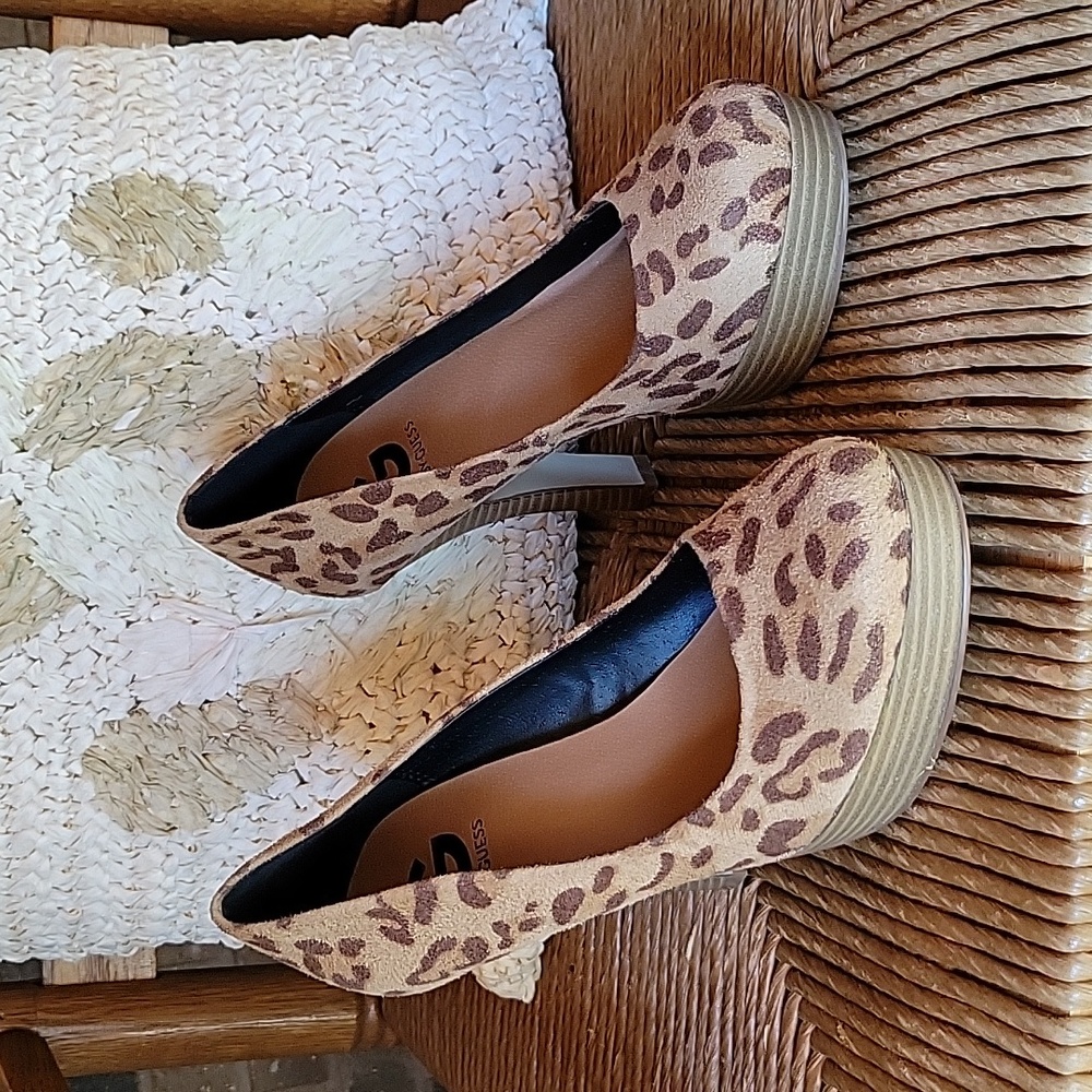 G by Guess cheetah print heels, size  6.5 M